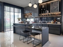 https://stpetersburgkitchenremodels.com/ website